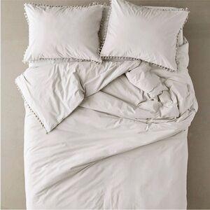 URBAN OUTFITTERS Washed Cotton Tassel Duvet Cover in Dove Grey Twin / Twin XL